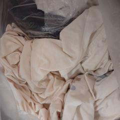 Ropa, ha sido reportado por Inntel Hotels Amsterdam Centre con iLost