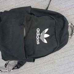 حقائب الظهر والحقائب النهارية & حقائب حمل وحقائب اليد، كما تم الإبلاغ عنه بواسطة Arriva West-Brabant عبر iLost