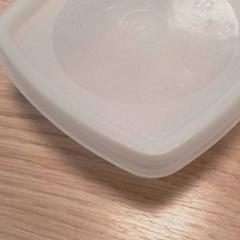 Contenitore di plastica Wit, come riportato da Qbuzz Fryslân utilizzando iLost
