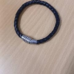 Armband Room 502 25/06/2026, zoals gemeld door Grand Hotel Amrâth Amsterdam met iLost