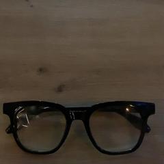Brille Black, gemeldet von MEININGER Hotel Köln West über iLost