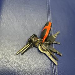 Sleutels met oordopjes trein ns amsterdam centraal, iLost에 보고됨