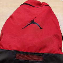 Taška na tělocvik, jak nahlášeno Regio Limburg - Leuven pomocí iLost