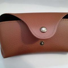 Custodia per gli occhiali, come riportato da Regio Limburg - Leuven utilizzando iLost