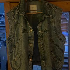 Denim jacket, iLost를 사용하여 Club Nyx/Exit Café에 보고됨
