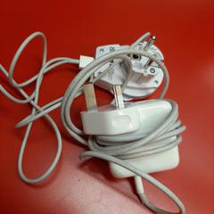 Oplader, zoals gemeld door UvA REC met iLost