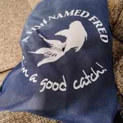 Donkerblauwe stoffen tasje met kleding, iLost에 보고됨