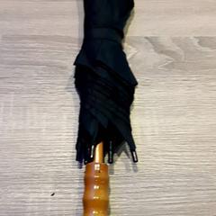 Paraugas, segundo informou EBS Tramplein usando iLost