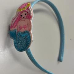 Hair band, as reported by Burgers' Zoo using iLost