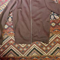 Colete Brown, como reportado por KABUL à GoGo / Teatro utilizando o iLost