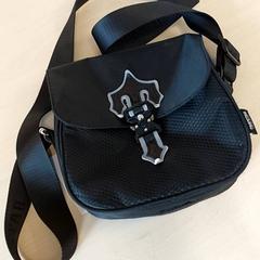 Bolsa - Schoudertas zwart, ha sido reportado por Centraal magazijn con iLost