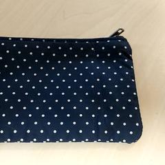 財布 - Ouled Zahra がiLostで Centraal magazijn によって報告されました