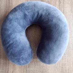 Almohada de cuello grijs, ha sido reportado por RRReis IJssel-Vecht Lelystad con iLost
