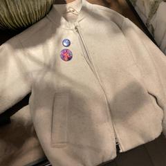 السترة Beige، كما تم الإبلاغ عنه بواسطة Van der Valk Hotel Heerlen عبر iLost