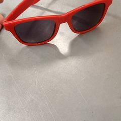 Ulleres de sol Rouge, segons ha informat IKEA Nantes mitjançant iLost