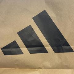 Purchase adidas Adidas, amint azt Designer Outlet Roermond az iLost segítségével jelentette.