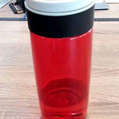 Bouteille à boire, a été signalé par EBS Tramplein utilisant iLost