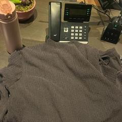 Suéter bruine Bruin, ha sido reportado por Haven Hotel Rotterdam con iLost