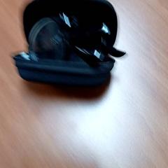 Etui à lunettes avec lunettes zwart, a été signalé par Centraal magazijn utilisant iLost