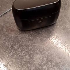 Audífonos, ha sido reportado por Rotterdam The Hague Airport con iLost