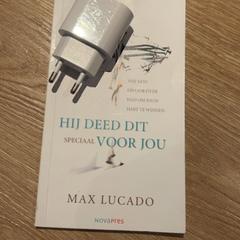 Adaptador & Libro, ha sido reportado por Van der Valk Hotel Eindhoven - Best con iLost