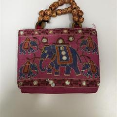 İLost kullanarak IKEA Praha – Černý Most tarafından bildirildiği gibi Çanta