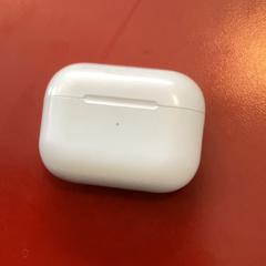 Rato Apple AirPods white, como reportado por MEININGER Hotel Berlin Alexanderplatz utilizando o iLost