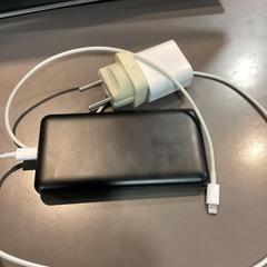 아이폰 충전기 White, iLost를 사용하여 MEININGER Hotel Vienna Downtown Sissi에 보고됨