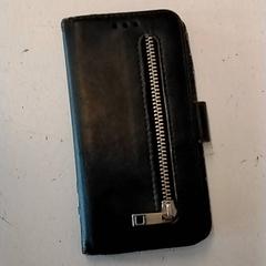 Obal na telefon, jak nahlášeno Supersized Kingsday pomocí iLost