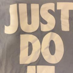 Ruházat Gri, amint azt MEININGER Hotel Marseille Centre la Joliette az iLost segítségével jelentette.