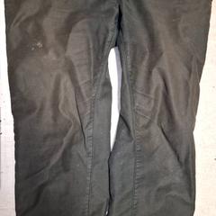 Trousers groen, as reported by Qbuzz DMG using iLost