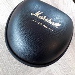 Omslag Zwart, rapporterat av EBS Tramplein med iLost