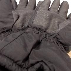 Guantes Zwart, ha sido reportado por Qbuzz Fryslân con iLost