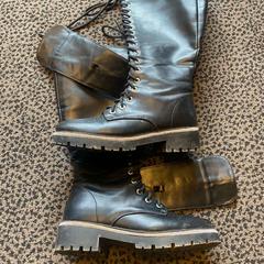 But Zwarte laarzen, zgłoszono przez Hotel Apeldoorn przy użyciu iLost