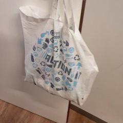 Väska, rapporterat av Qbuzz ZHN med iLost