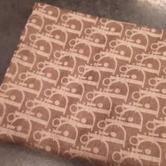 Châle, a été signalé par Rotterdam The Hague Airport utilisant iLost