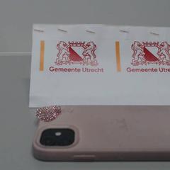 Iphone roze hoesje, como reportado por Gemeente Utrecht utilizando o iLost