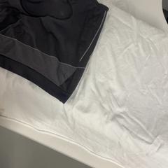 Vestiti, come riportato da Silver Sands Beach utilizzando iLost