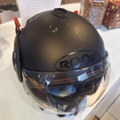 Zwarte boxer helm, jak bylo nahlášeno na iLost