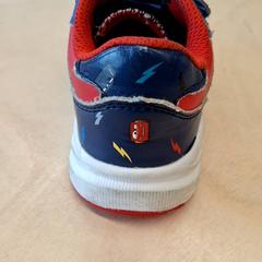 Sabatilla enfant, segons ha informat IKEA Lyon Grand Parilly mitjançant iLost