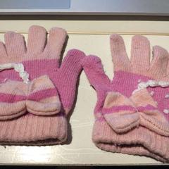 Rukavice Kinder roze multicolor met strik, ako bolo nahlásené Het Noordbrabants Museum pomocou iLost