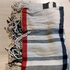 衣類 - Sjaal がiLostで Centraal magazijn によって報告されました