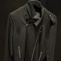 Roupa & Casaco, como reportado por Van der Valk Hotel Utrecht utilizando o iLost