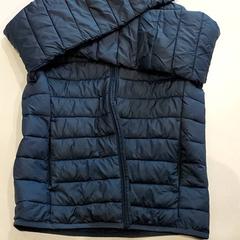 衣類 - Jas donkerblauw がiLostで Regio Oost-Vlaanderen によって報告されました