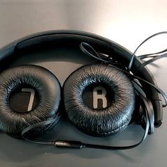 電子製品 - Hoofdtelefoon がiLostで Centraal magazijn によって報告されました