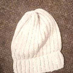 قبعة صغيرة، كما تم الإبلاغ عنه بواسطة Van der Valk Hotel Apeldoorn - De Cantharel عبر iLost