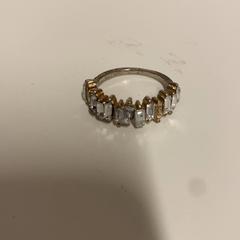 Ring Zilverkleurig met meerdere steentjes, segundo informou IKEA Utrecht usando iLost