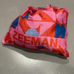 حقائب حمل وحقائب اليد، كما تم الإبلاغ عنه بواسطة Fenix عبر iLost