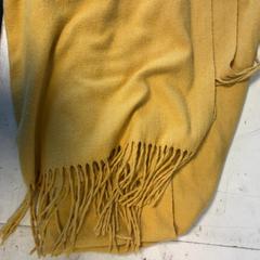 شال Gele sjaal، كما تم الإبلاغ عنه بواسطة Artis عبر iLost