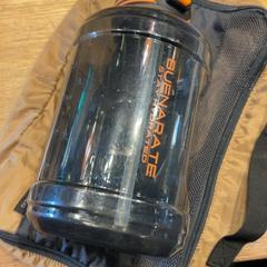 Flasche, gemeldet von MEININGER Hotel Amsterdam City West über iLost